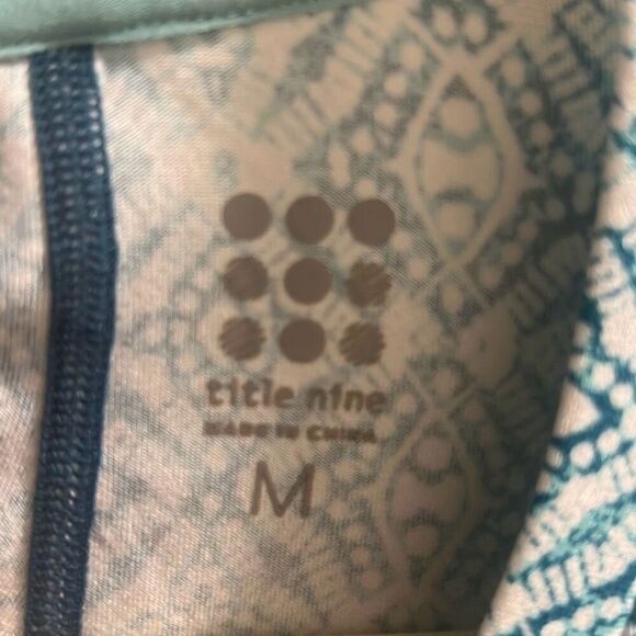 ✨Title Nine Womens Ruched Grace Sz Medium Pattern Tee✨ - Picture 6 of 9